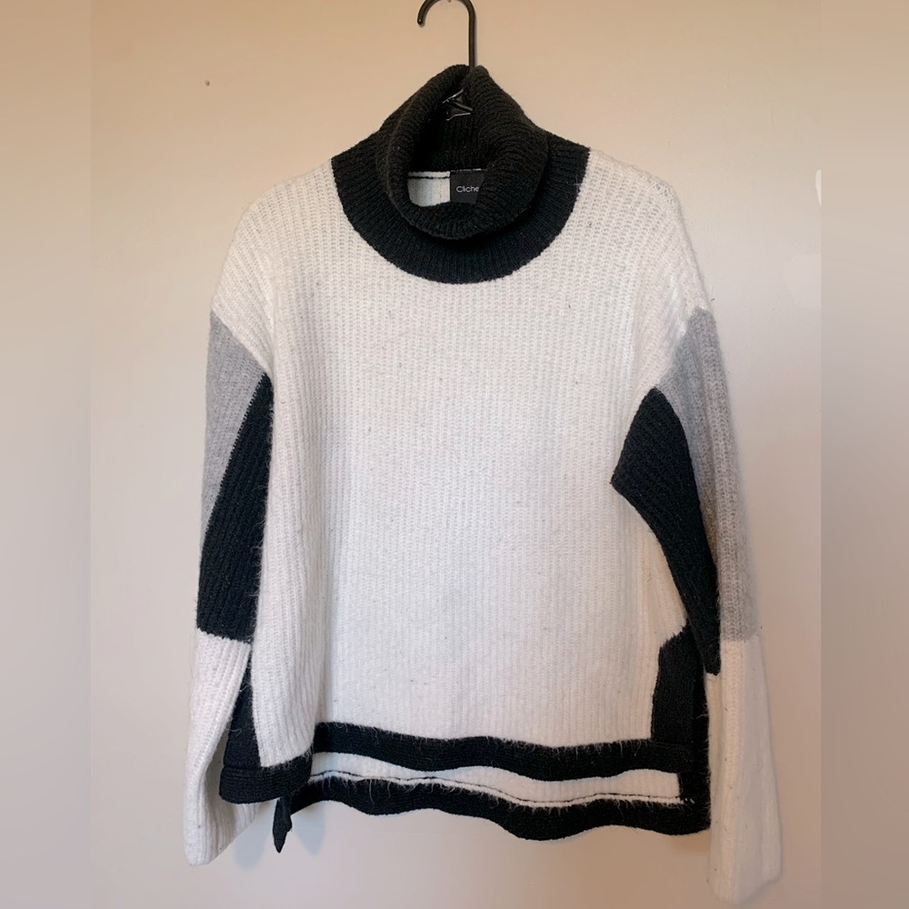 Color block turtleneck sweater